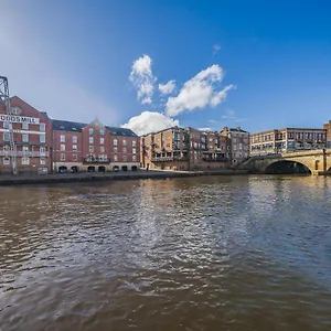 https://woodsmill-quay-riverside-apartment-heart-of-york.yorkshirehotels.net