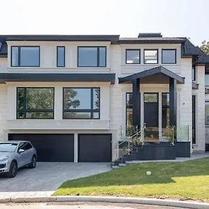 https://luxury-6-bedrooms-villa-with-spacious-indoor.hotelstorontoontario.org