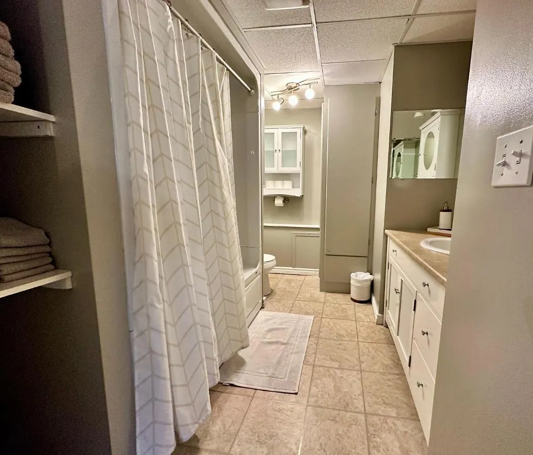 Hiltz House Cellar Suite Near Halifax Ferry 0*,
