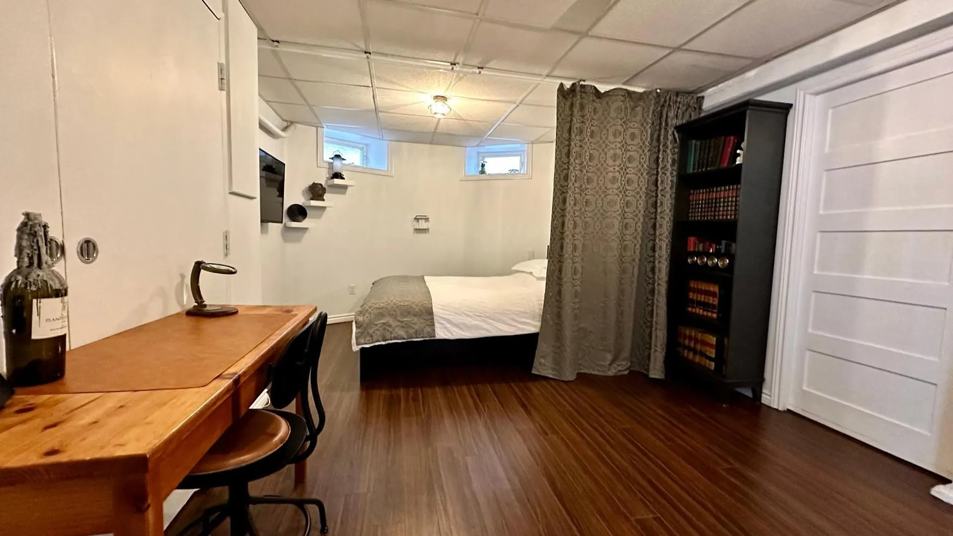 Hiltz House Cellar Suite Near Halifax Ferry Canada